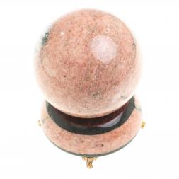 Шар Антистресс 10,5 см из розового мрамора на подставке
