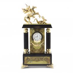 Каминные часы из камня "Святой Георгий Победоносец" офиокальцит бронзовое литье