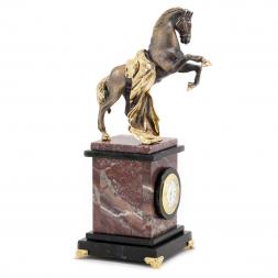 Часы "Конь с попоной" креноид и змеевик