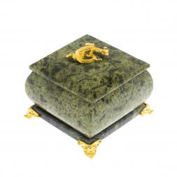 Шкатулка квадратная с ящерицей из змеевика 7,5х7,5х6,5 см