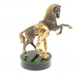 Статуэтка "Конь с попоной" на нефрите 8х8х17 см