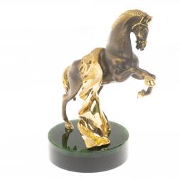 Статуэтка "Конь с попоной" на нефрите 8х8х17 см