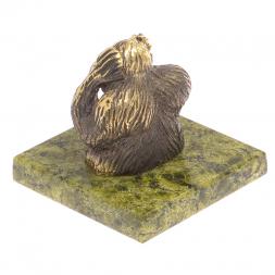 Обезьяна "Ничего не слышу" из змеевика