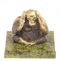 Обезьяна "Ничего не слышу" из змеевика