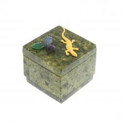 Шкатулка квадратная с ящерицей из змеевика 5,5х5,5х5,5 см
