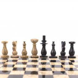 Настольные шахматы "Дебют" доска 30х30 см камень ракушечник мрамор