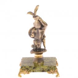 Статуэтка из бронзы &amp;quot;Кролик - фокусник&amp;quot; на подставке из змеевика