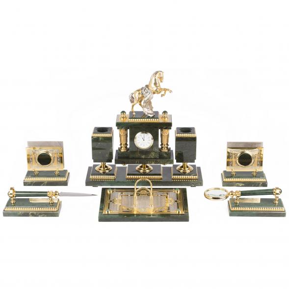 Настольный набор из нефрита &amp;quot;Конь с попоной&amp;quot; 119148