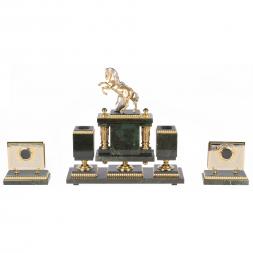 Настольный набор из нефрита &amp;quot;Конь с попоной&amp;quot;