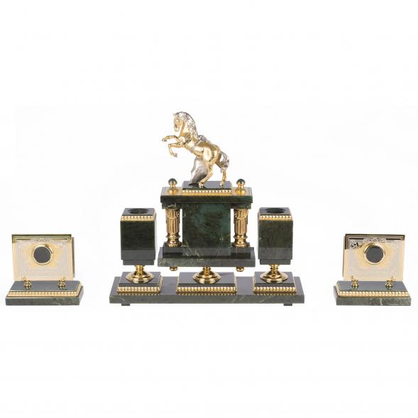 Настольный набор из нефрита &amp;quot;Конь с попоной&amp;quot; 119148