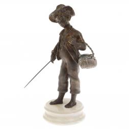 Бронзовая статуэтка "Мальчик рыбак" на подставке из мрамора