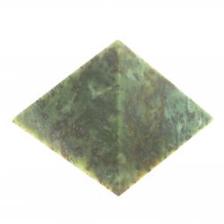 Пирамида из нефрита 7х7х5 см