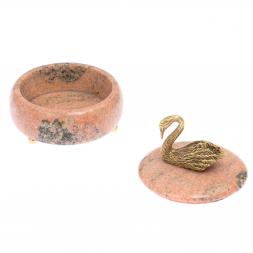 Шкатулка с декором из бронзы "Лебедь" камень розовый мрамор