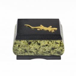 Каменная шкатулка с ящерицей змеевик 9х5,5х5 см