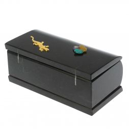 Шкатулка из черного змеевика с ящерицей и самоцветами 15х7,5х6 см