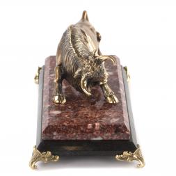 Бронзовая статуэтка "Бык" на подставке из камня цвет патина