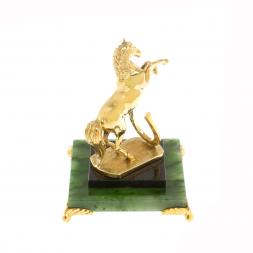 Бронзовая статуэтка "Лошадь с подковой" на нефрите