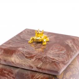 Шкатулка из лемезита с лягушкой 6,5х6,5х5 см