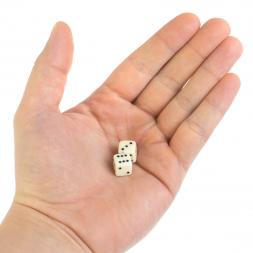 Кубики зарики 1 см белые 2 шт