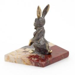 Сувенир из бронзы на подставке из яшмы "Зайчик"
