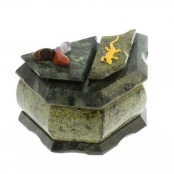 Шкатулка из змеевика с ящерицей 14х9х7,5 см