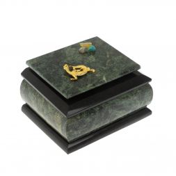 Шкатулка из шабровского змеевика с ящерицей 12х9,5х7,5 см