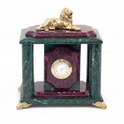 Часы из змеевика и бронзы "Лев"